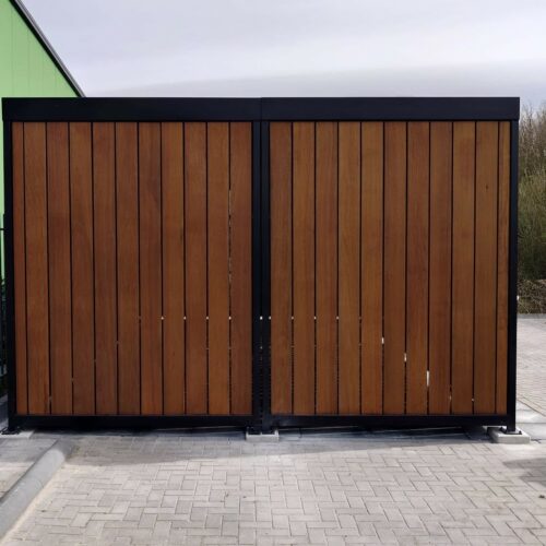Afsluitbare fietsoverkapping Timber 32 Zijaanzicht maatwerk afsluitbare fietsenberging